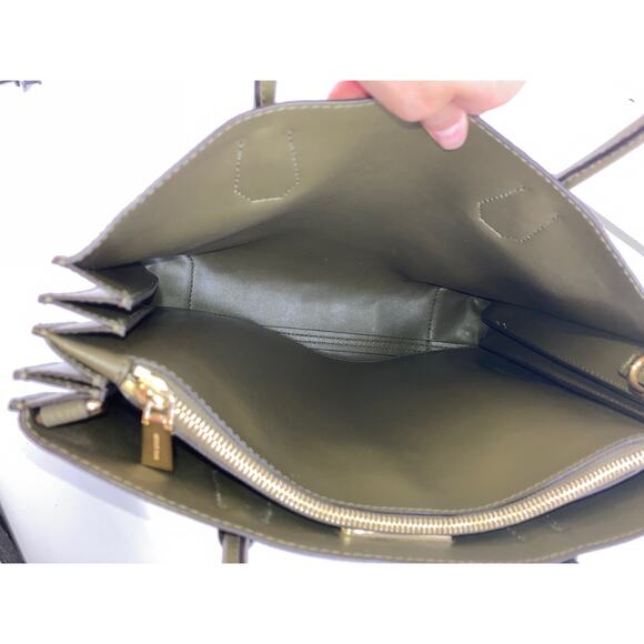 MICHAEL KORS, PEBBLED LEATHER OLIVE GREEEN LARGE HANDBAG - Picture 13 of 16